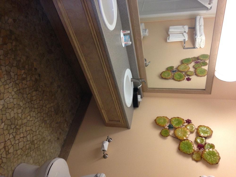 Quality Inn & Suites Cornwall Dış mekan fotoğraf
