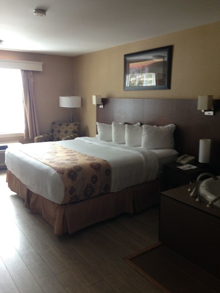 Quality Inn & Suites Cornwall Dış mekan fotoğraf