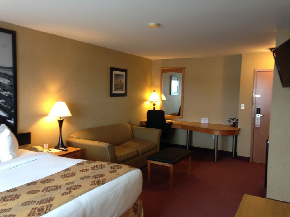Quality Inn & Suites Cornwall Dış mekan fotoğraf