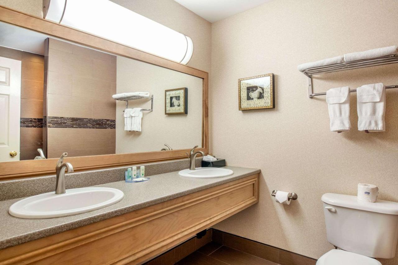 Quality Inn & Suites Cornwall Dış mekan fotoğraf