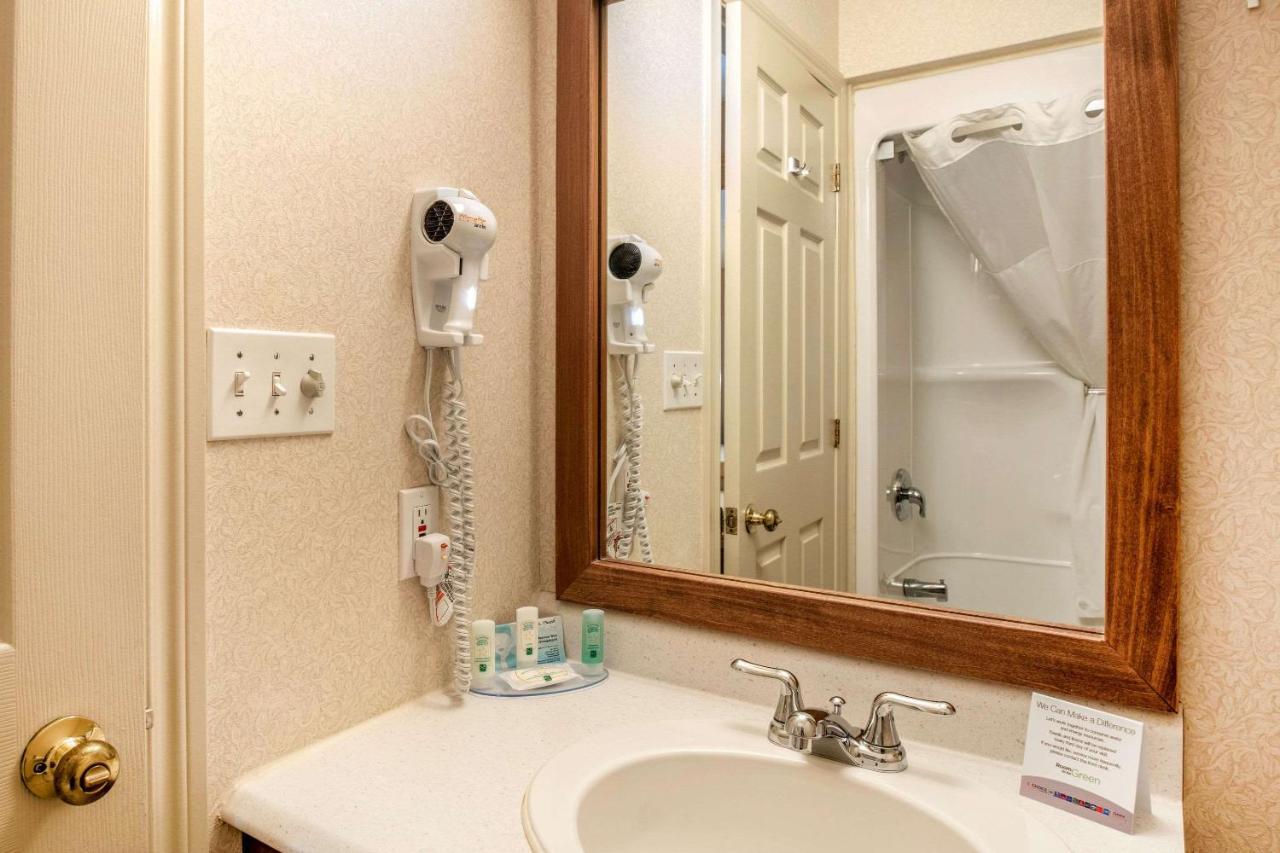 Quality Inn & Suites Cornwall Dış mekan fotoğraf