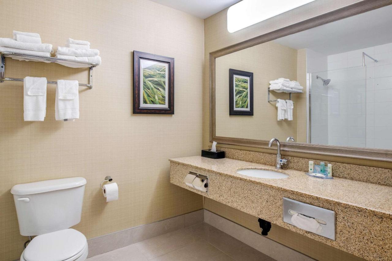 Quality Inn & Suites Cornwall Dış mekan fotoğraf