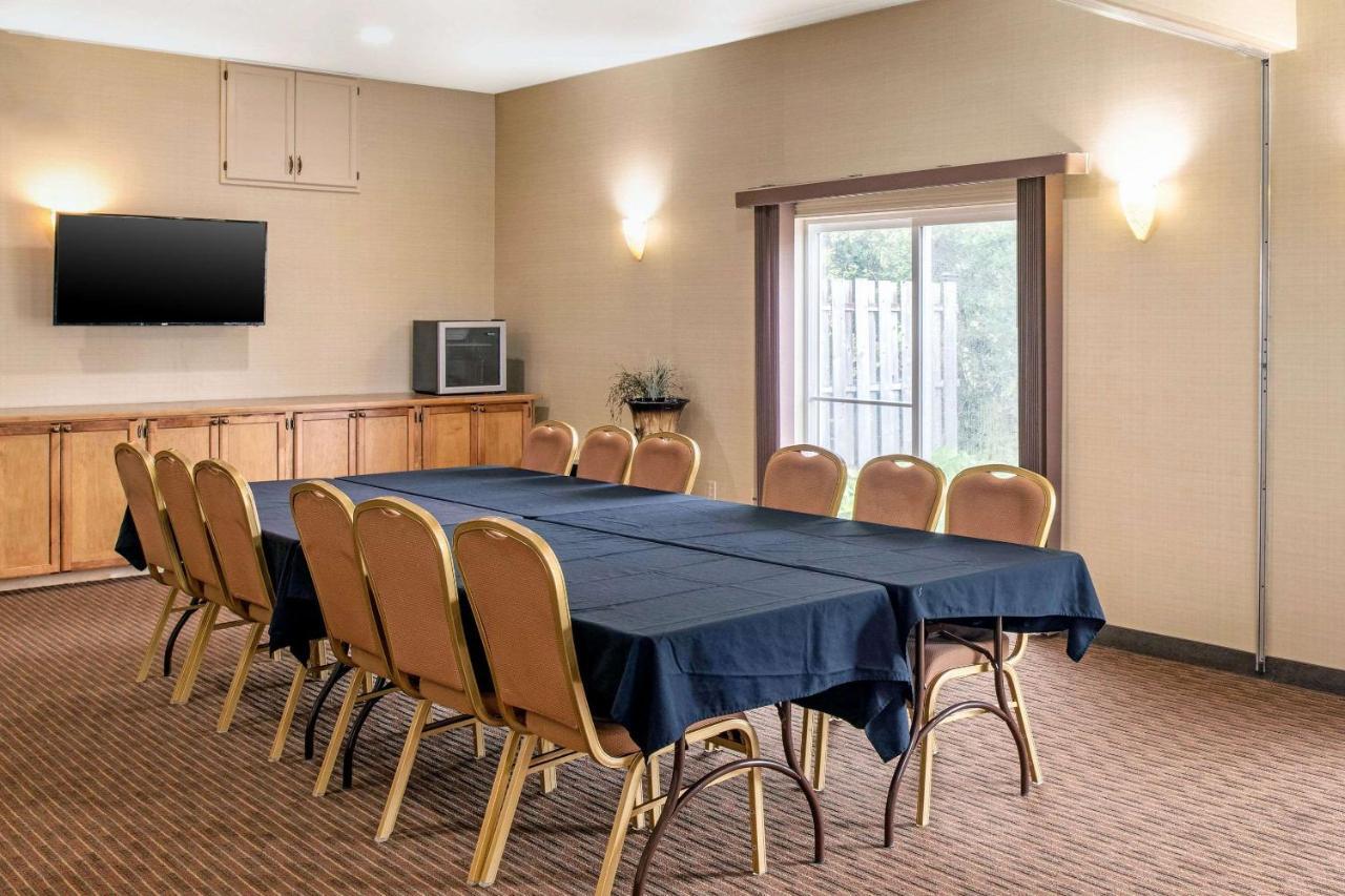 Quality Inn & Suites Cornwall Dış mekan fotoğraf