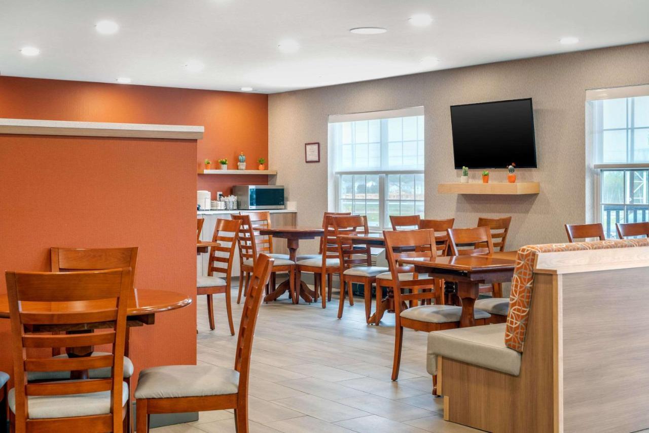 Quality Inn & Suites Cornwall Dış mekan fotoğraf
